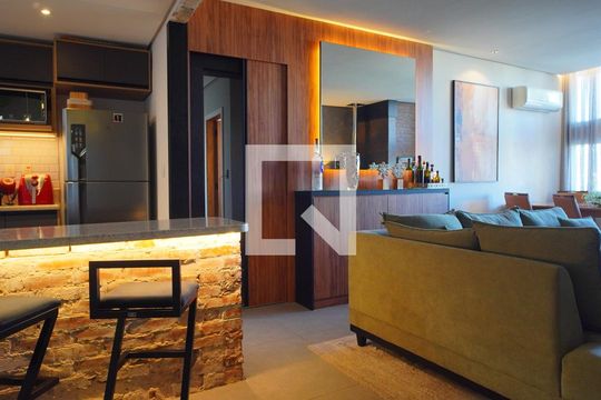 Sala e cozinha  de apartamento à venda com 3 quartos, 105m² em Petrópolis, Porto Alegre