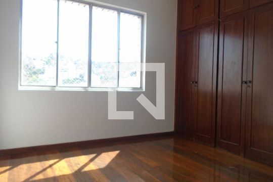 Quarto de apartamento para alugar com 3 quartos, 120m² em Serra, Belo Horizonte