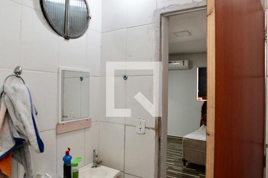Banheiro da Suíte de casa à venda com 3 quartos, 130m² em Santa Helena, Contagem