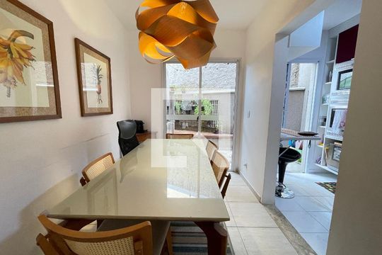 Sala de casa de condomínio à venda com 3 quartos, 110m² em Vila Gomes, São Paulo