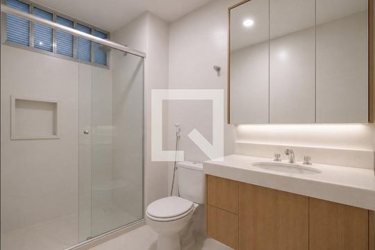 Banheiro de apartamento para alugar com 1 quarto, 50m² em Copacabana, Rio de Janeiro