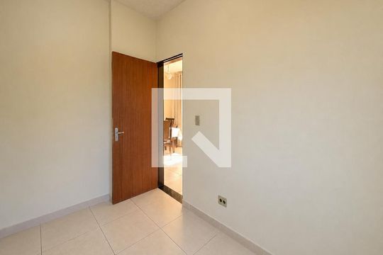 Quarto de apartamento para alugar com 2 quartos, 50m² em Ipiranga, Belo Horizonte