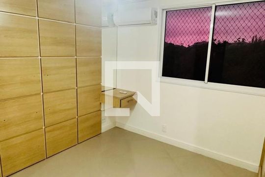 Quarto de apartamento à venda com 3 quartos, 141m² em Maria Paula, Niterói