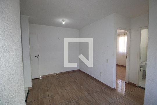 Sala de apartamento para alugar com 2 quartos, 45m² em Água Santa, Rio de Janeiro