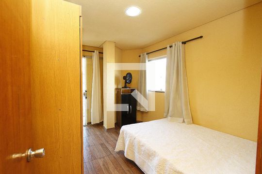 Quarto 1 de apartamento para alugar com 2 quartos, 40m² em João Pinheiro, Belo Horizonte