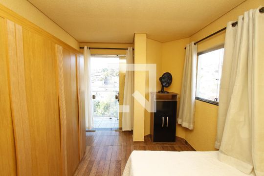 Quarto 1 de apartamento para alugar com 2 quartos, 40m² em João Pinheiro, Belo Horizonte