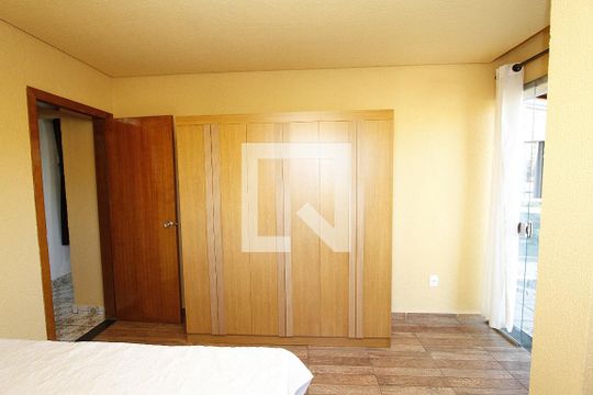 Quarto 1 de apartamento para alugar com 2 quartos, 40m² em João Pinheiro, Belo Horizonte