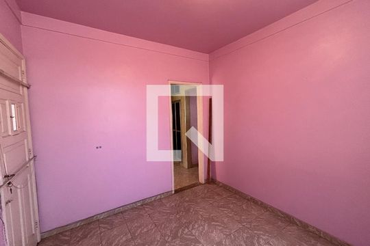 Sala de casa para alugar com 1 quarto, 45m² em Osvaldo Cruz, Rio de Janeiro