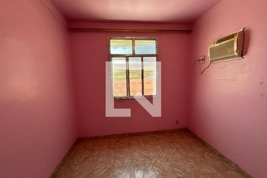 Sala de casa para alugar com 1 quarto, 45m² em Osvaldo Cruz, Rio de Janeiro