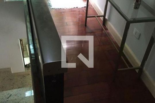 Casa à venda com 3 quartos, 250m² em Jardim Adutora, São Paulo