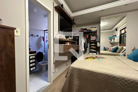 Quarto 1 - Suíte 1 de apartamento para alugar com 2 quartos, 300m² em Jardim Glória, Juiz de Fora