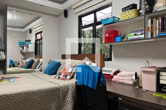 Quarto 1 - Suíte  de apartamento para alugar com 2 quartos, 300m² em Jardim Glória, Juiz de Fora