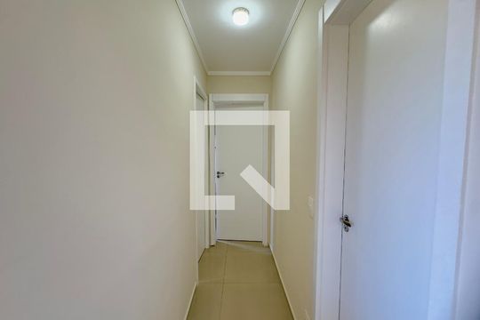 Corredor de apartamento para alugar com 2 quartos, 45m² em Jardim Las Vegas, Guarulhos