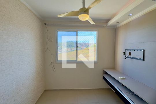 Sala de apartamento para alugar com 2 quartos, 45m² em Jardim Las Vegas, Guarulhos
