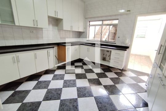 Casa à venda com 2 quartos, 130m² em Vila Bertioga, São Paulo