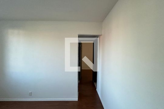 Corredor de apartamento para alugar com 2 quartos, 48m² em Inhaúma, Rio de Janeiro