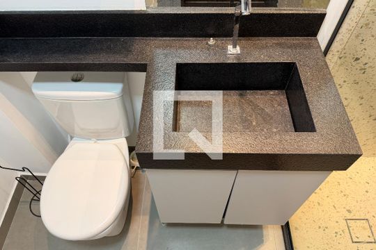 Banheiro de apartamento para alugar com 1 quarto, 42m² em Aparecida, Santos