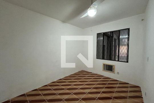 Quarto 1 de casa para alugar com 2 quartos, 75m² em Osvaldo Cruz, Rio de Janeiro