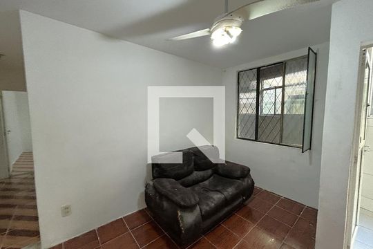Sala de casa para alugar com 2 quartos, 75m² em Osvaldo Cruz, Rio de Janeiro