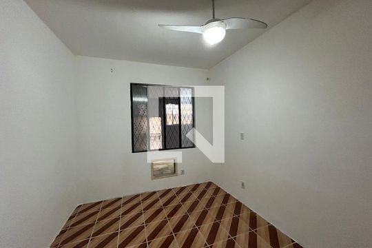 Quarto 1 de casa para alugar com 2 quartos, 75m² em Osvaldo Cruz, Rio de Janeiro