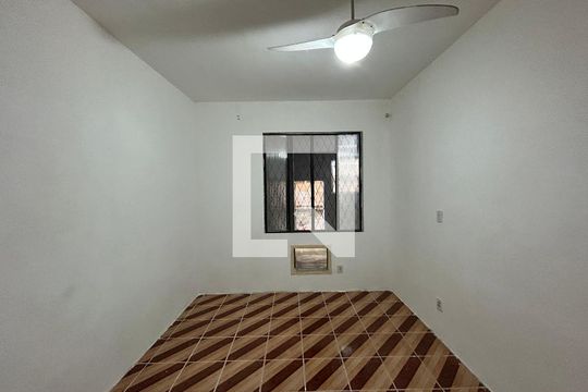 Quarto 1 de casa para alugar com 2 quartos, 75m² em Osvaldo Cruz, Rio de Janeiro