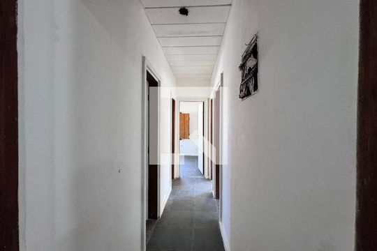 Corredor de apartamento para alugar com 3 quartos, 120m² em Vargem Pequena, Rio de Janeiro