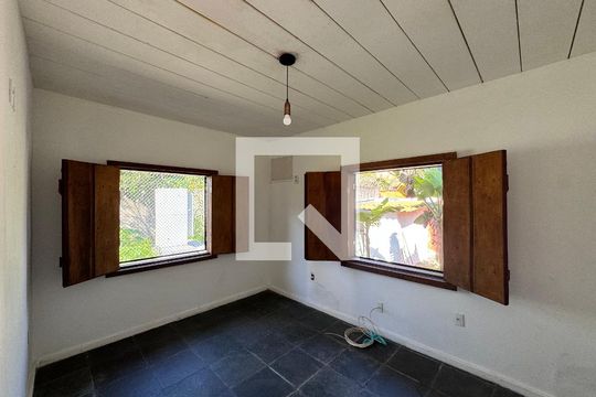 Suíte de apartamento para alugar com 3 quartos, 120m² em Vargem Pequena, Rio de Janeiro