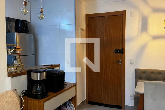 Sala de apartamento para alugar com 2 quartos, 45m² em Água Santa, Rio de Janeiro