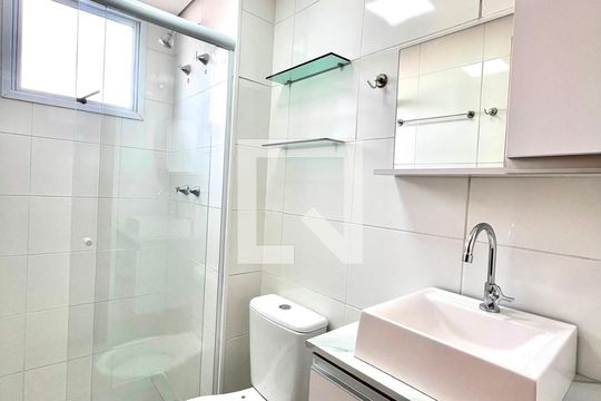 Banheiro de apartamento para alugar com 2 quartos, 43m² em Parque Industrial, Campinas