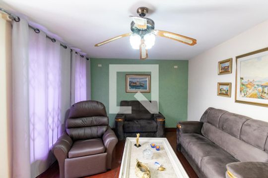 Sala de TV de casa para alugar com 3 quartos, 223m² em Cidade Domitila, São Paulo