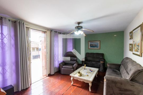 Sala de TV de casa para alugar com 3 quartos, 223m² em Cidade Domitila, São Paulo