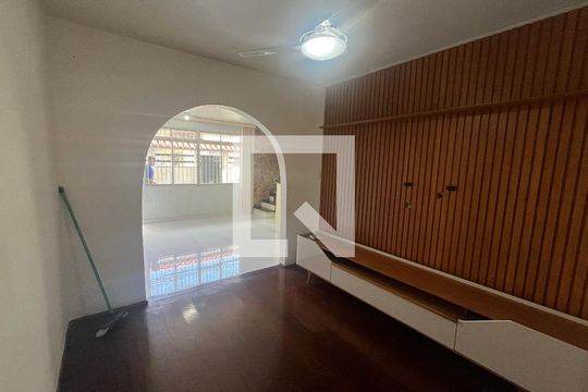 Casa para alugar com 3 quartos, 200m² em Portuguesa, Rio de Janeiro