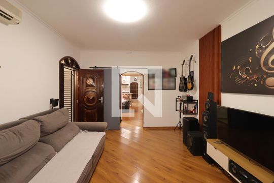 Sala de casa para alugar com 4 quartos, 215m² em Jardim Las Vegas, Santo André