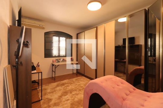 Quarto 1 de casa para alugar com 4 quartos, 215m² em Jardim Las Vegas, Santo André