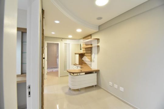 Apartamento para alugar com 3 quartos, 46m² em Centro, Curitiba