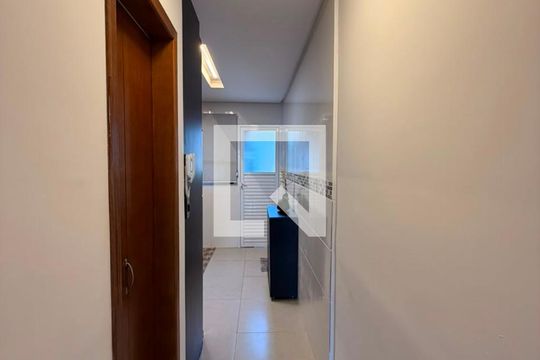 Corredor de casa para alugar com 2 quartos, 67m² em Vilamar, Praia Grande