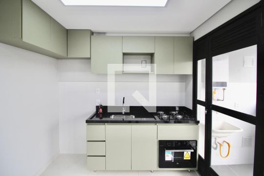 Cozinha  de apartamento à venda com 2 quartos, 42m² em Vila Campanela, São Paulo