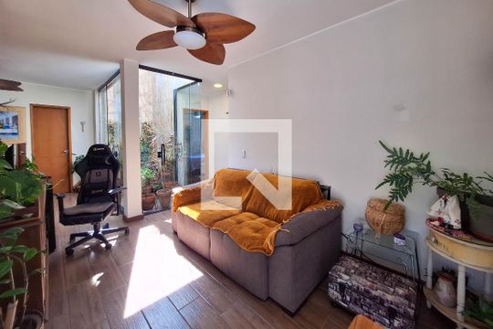 Sala de casa à venda com 2 quartos, 107m² em Ingá, Niterói