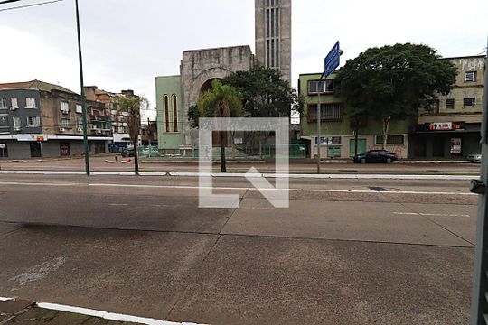 Vista da Sala de casa à venda com 4 quartos, 137m² em Floresta, Porto Alegre