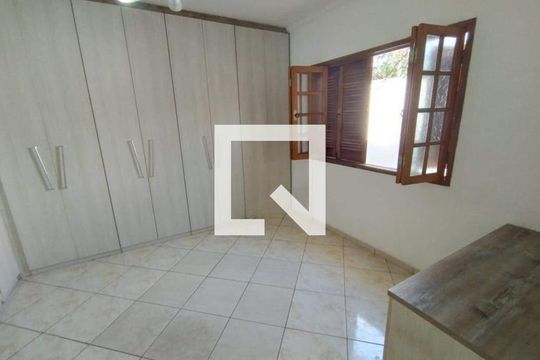 Quarto de casa para alugar com 3 quartos, 148m² em Vila Clarice, Santo André