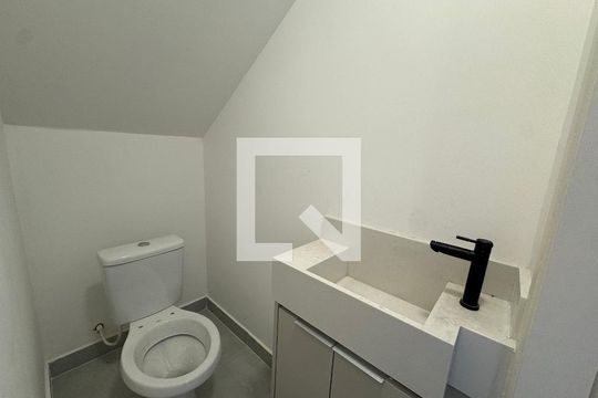 Lavabo de casa de condomínio para alugar com 2 quartos, 60m² em Pestana, Osasco