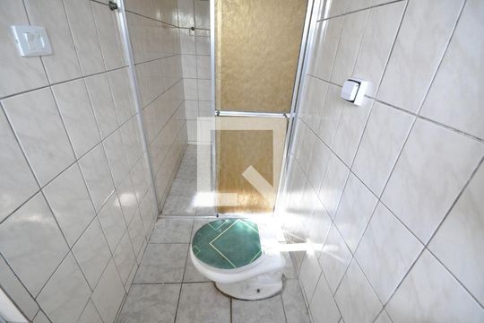 Banheiro do Quarto Suíte de casa para alugar com 3 quartos, 100m² em Jardim Flor de Maio, São Paulo