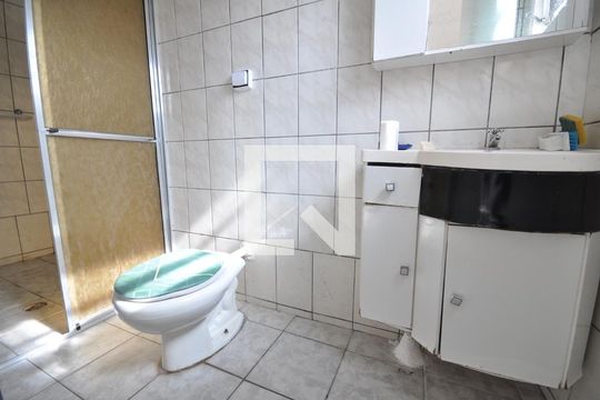 Banheiro do Quarto Suíte de casa para alugar com 3 quartos, 100m² em Jardim Flor de Maio, São Paulo