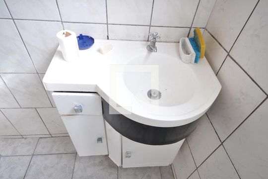 Banheiro do Quarto Suíte de casa para alugar com 3 quartos, 100m² em Jardim Flor de Maio, São Paulo