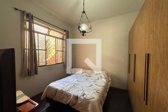 Quarto de casa à venda com 5 quartos, 300m² em Carlos Prates, Belo Horizonte