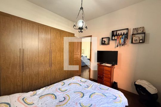 Quarto de casa à venda com 5 quartos, 300m² em Carlos Prates, Belo Horizonte