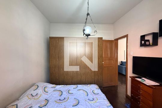 Quarto de casa à venda com 5 quartos, 300m² em Carlos Prates, Belo Horizonte