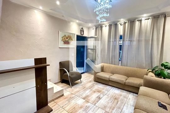 Sala de casa à venda com 4 quartos, 171m² em Jardim Presidente Dutra, Guarulhos