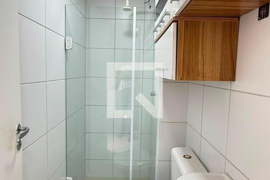 Banheiro de apartamento para alugar com 3 quartos, 71m² em Itapuã, Salvador