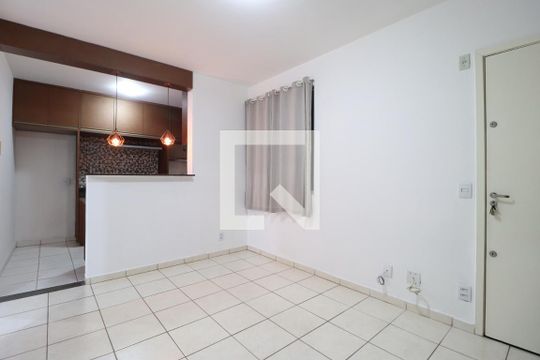 Sala de apartamento para alugar com 2 quartos, 55m² em Shopping Park, Uberlândia